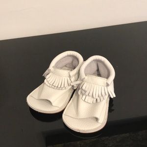 NWOT FIRST STEP FRINGED OPEN-TOE LEATHER MOCCASIN